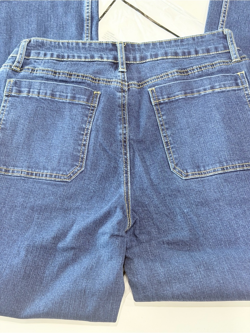 Women's wide straight leg midrise baggy pocket denim jeans. Size medium. - Picture 2 of 9